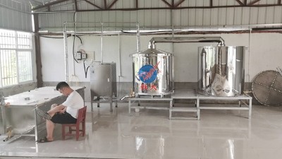 新型釀酒設(shè)備里到底藏著什么秘密，連釀酒老師傅都忙著換？