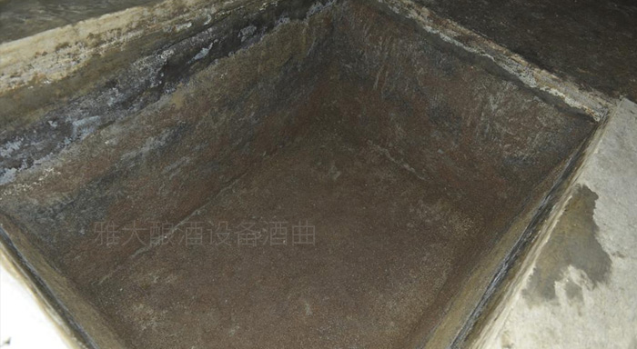 6.29起窖后，及時將窖池清掃干凈