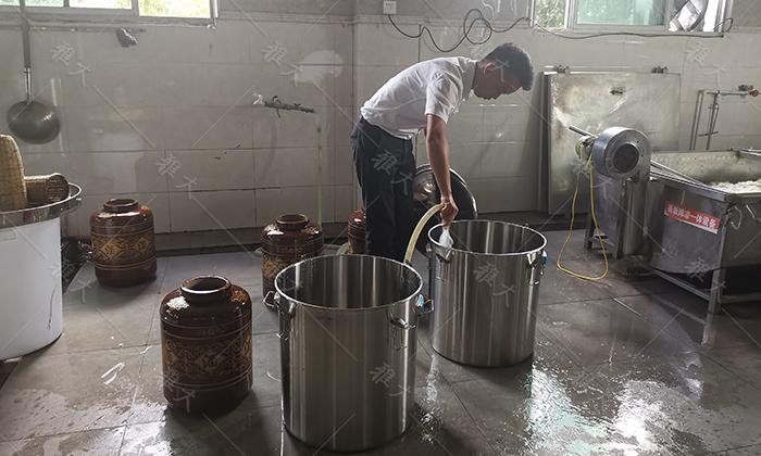 用電加熱釀酒設(shè)備做固態(tài)酒，怎樣做好場地衛(wèi)生？3