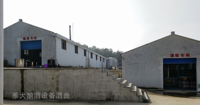 927雅大學(xué)員引進(jìn)大型釀酒設(shè)備，擴(kuò)大酒廠規(guī)模
