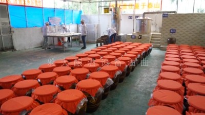 用小型酒廠釀酒設(shè)備開家小酒坊，需要投入哪些成本？