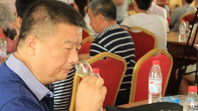 雅大釀酒設(shè)備釀酒師帶您認(rèn)識(shí)白酒香氣，提高白酒嗅商。