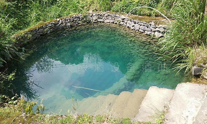 5-曾氏酒業(yè)-1套純糧釀酒設(shè)備，200平米舊廠房+3個臨街鋪面，輕松開酒廠井水3