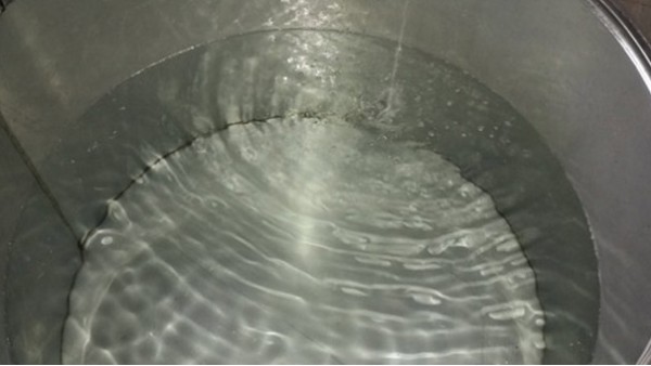 過年聚餐，我們到底該喝高度酒，還是低度酒？