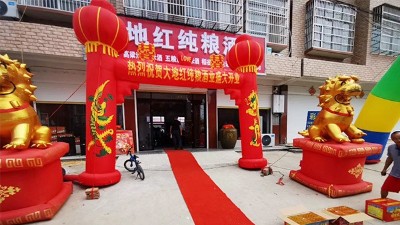 揭密小縣城用純糧釀酒設(shè)備釀酒的散裝酒坊，利潤究竟有多大！
