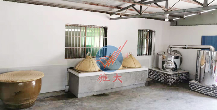 改造后的蒸酒車間設(shè)計合理，擺放整齊