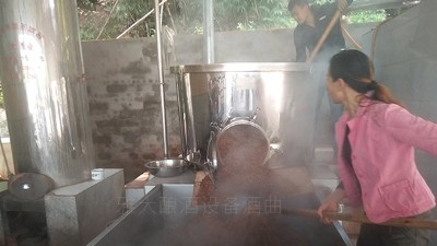 2020用小型燒酒設(shè)備回家開酒坊——適合夫妻創(chuàng)業(yè)的好項(xiàng)目！