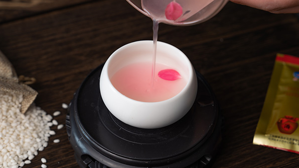 釀一壇美味桃花糯米酒，封存春天的味道