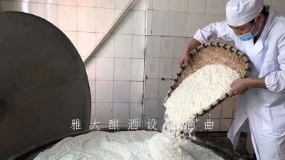 用小型蒸酒設(shè)備釀酒如做人，差一個(gè)時(shí)辰，那都不叫酒