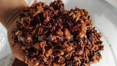 用白酒蒸餾設(shè)備做固態(tài)酒升溫猛？只需發(fā)酵時(shí)加上它。