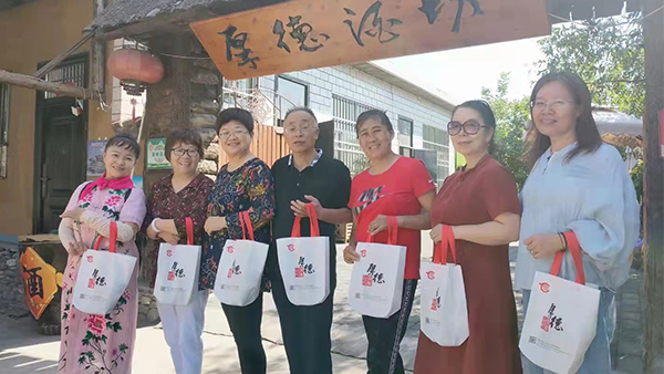 用小型酒廠釀酒設(shè)備開酒廠，怎樣積累人脈？