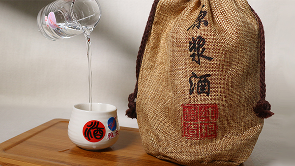 用小型釀酒設(shè)備釀造的白酒，為什么能品出花果香？