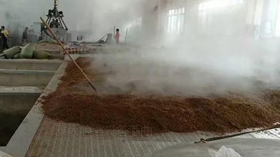 用燒酒設(shè)備做酒多年的老師傅告訴你，窖池應(yīng)這樣搭建與維護(hù)！