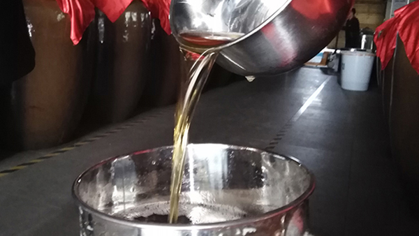 甜型紅高粱黃酒是怎樣釀造出來的？