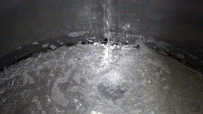 用做酒設(shè)備蒸酒，真能通過(guò)“酒花”來(lái)判斷酒度高低嗎？