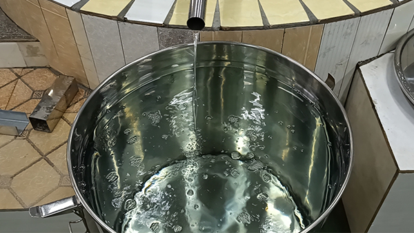 冬季用新型釀酒設(shè)備釀出來的酒為什么更易渾濁？