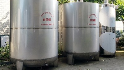 茅臺鎮(zhèn)一儲酒罐破裂損失幾十萬，不銹鋼儲酒罐到底怎么選？