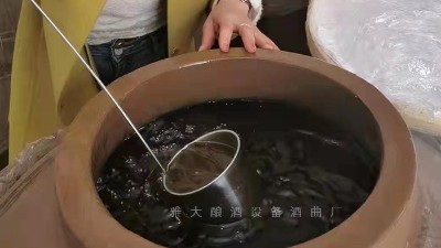 這種酒老酒鬼們都搶著存，是釀酒白酒設(shè)備釀造的正宗純糧酒