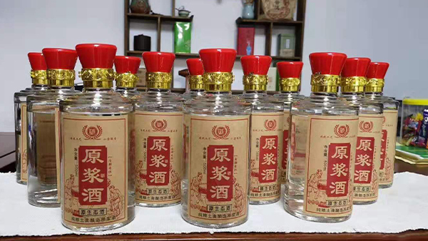 堅(jiān)持用白酒釀酒設(shè)備做純糧酒，每天釀2鍋酒還不夠賣！
