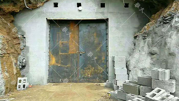 引進(jìn)大型釀酒設(shè)備，酒旅融合，依托溶洞優(yōu)勢資源打造特色洞藏酒