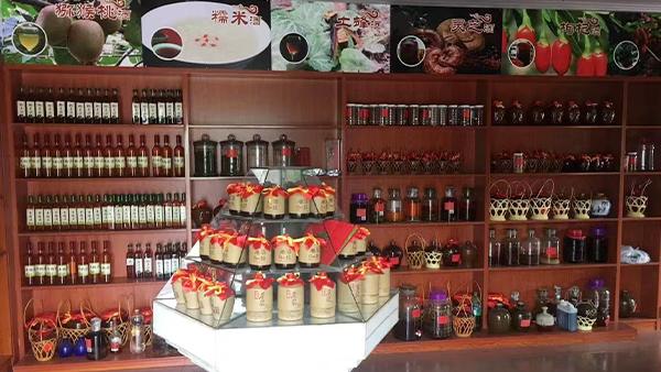 三碗酒坊太厲害，用釀酒蒸餾設(shè)備開(kāi)酒坊6年長(zhǎng)期合作門店達(dá)幾十家！