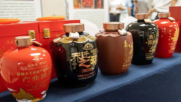 小鎮(zhèn)酒坊靠純糧婚宴定制酒，春節(jié)期間爆單3萬