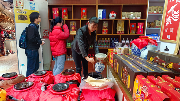 為什么這么多人喜歡喝白酒釀酒設(shè)備釀造的清香型白酒？