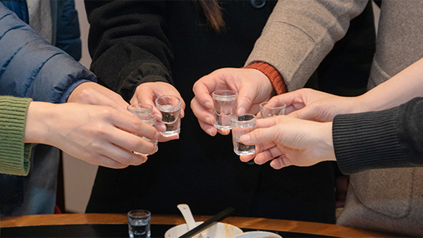 過(guò)年聚會(huì)，在酒桌上你們喜歡喝高度酒還是低度酒？