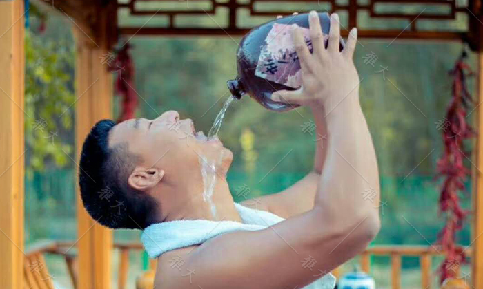 10.13用小型蒸餾釀酒設(shè)備做酒，如何提升酒量你學(xué)會了嗎